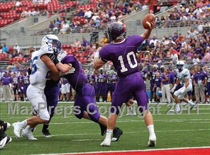 Thumbnail 2 in St. Xavier vs. Pickerington Central (Kirk Herbstreit National Kickoff Classic) photogallery.