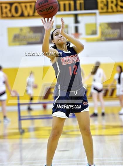 Thumbnail 2 in Medford Tech vs Kingsway (MLK Classic at Rowan University) photogallery.