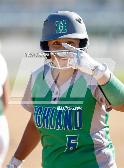 Thumbnail 3 in Highland @ Gardena (CIF Southern Regional D4 Semifinal) photogallery.