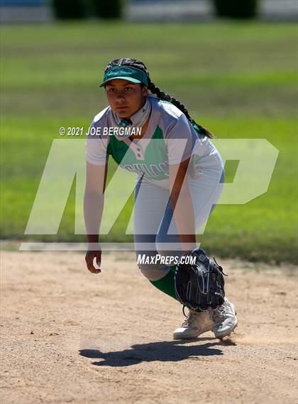 Thumbnail 3 in Highland @ Gardena (CIF Southern Regional D4 Semifinal) photogallery.