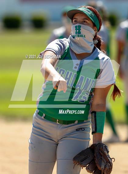 Thumbnail 3 in Highland @ Gardena (CIF Southern Regional D4 Semifinal) photogallery.