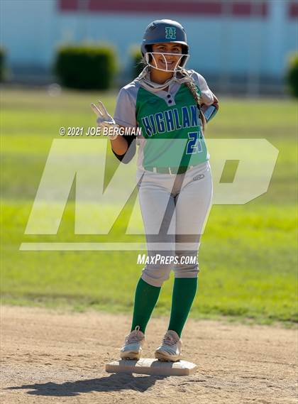 Thumbnail 3 in Highland @ Gardena (CIF Southern Regional D4 Semifinal) photogallery.