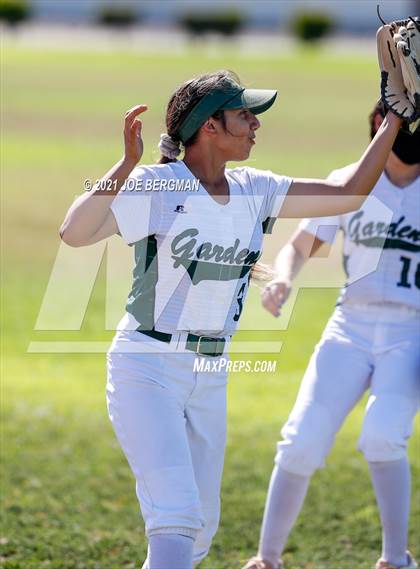 Thumbnail 3 in Highland @ Gardena (CIF Southern Regional D4 Semifinal) photogallery.