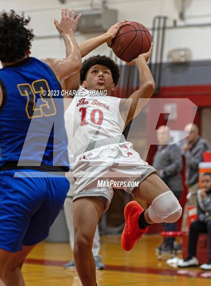 Thumbnail 3 in North vs. Bakersfield Christian (Russ Peterich Viking Tippoff Classic) photogallery.