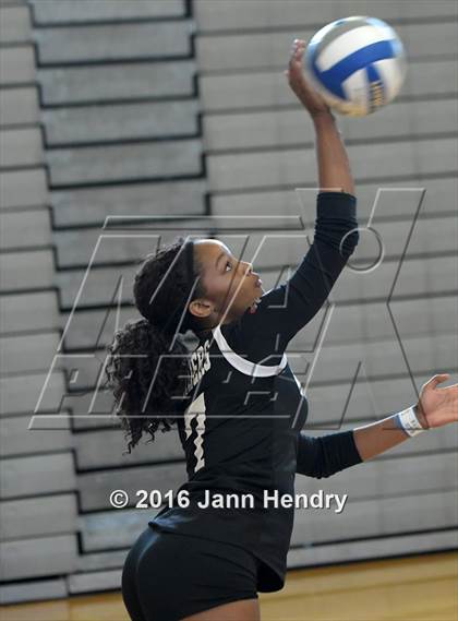 Thumbnail 1 in Archbishop Mitty vs. Walton (Durango Fall Classic) photogallery.