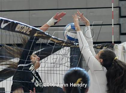 Thumbnail 2 in Archbishop Mitty vs. Walton (Durango Fall Classic) photogallery.