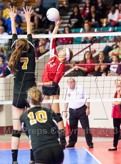 Thumbnail 3 in Arapahoe vs. Eaglecrest (CHSAA 5A Semifinal) photogallery.