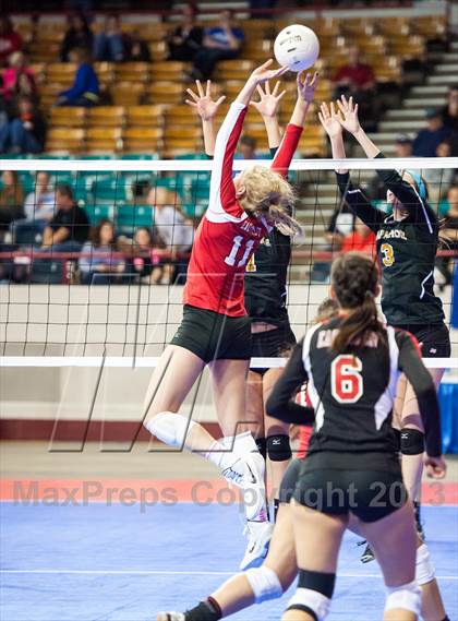 Thumbnail 3 in Arapahoe vs. Eaglecrest (CHSAA 5A Semifinal) photogallery.