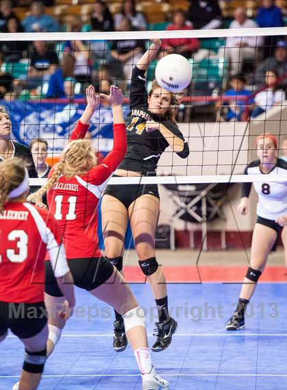 Thumbnail 2 in Arapahoe vs. Eaglecrest (CHSAA 5A Semifinal) photogallery.