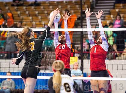 Thumbnail 2 in Arapahoe vs. Eaglecrest (CHSAA 5A Semifinal) photogallery.