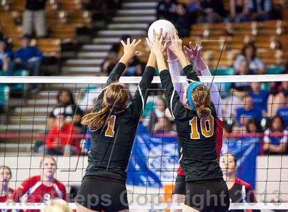Thumbnail 2 in Arapahoe vs. Eaglecrest (CHSAA 5A Semifinal) photogallery.