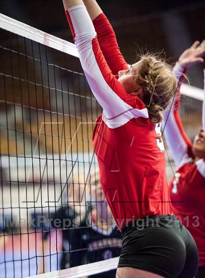 Thumbnail 2 in Arapahoe vs. Eaglecrest (CHSAA 5A Semifinal) photogallery.