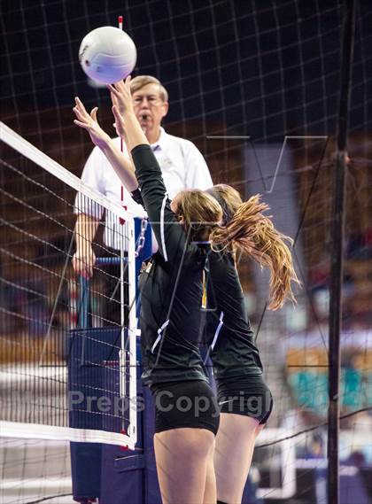Thumbnail 3 in Arapahoe vs. Eaglecrest (CHSAA 5A Semifinal) photogallery.