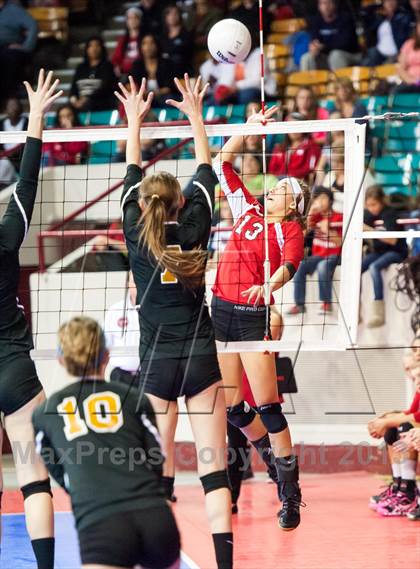 Thumbnail 2 in Arapahoe vs. Eaglecrest (CHSAA 5A Semifinal) photogallery.