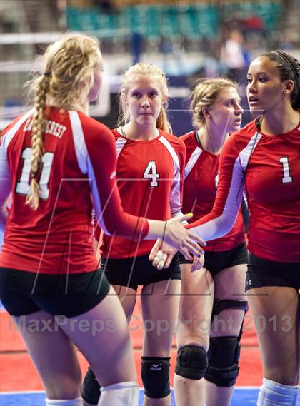 Thumbnail 3 in Arapahoe vs. Eaglecrest (CHSAA 5A Semifinal) photogallery.