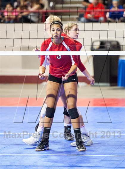 Thumbnail 2 in Arapahoe vs. Eaglecrest (CHSAA 5A Semifinal) photogallery.