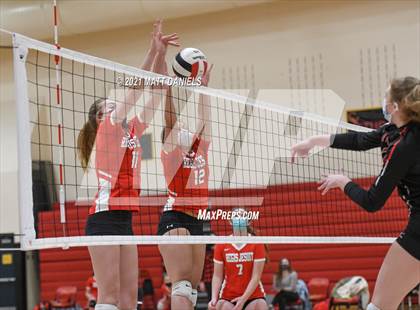 Thumbnail 3 in Regis Jesuit @ Castle View photogallery.