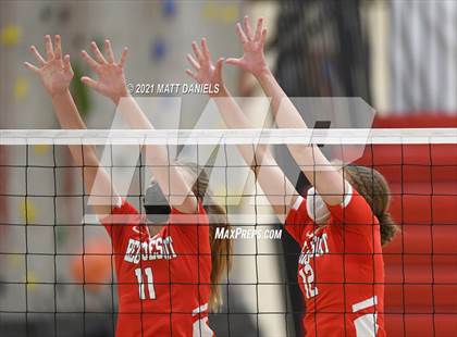 Thumbnail 1 in Regis Jesuit @ Castle View photogallery.