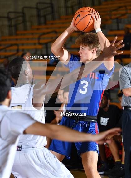 Thumbnail 3 in Los Alamitos vs. St. John Bosco (Nike Extravaganza) photogallery.