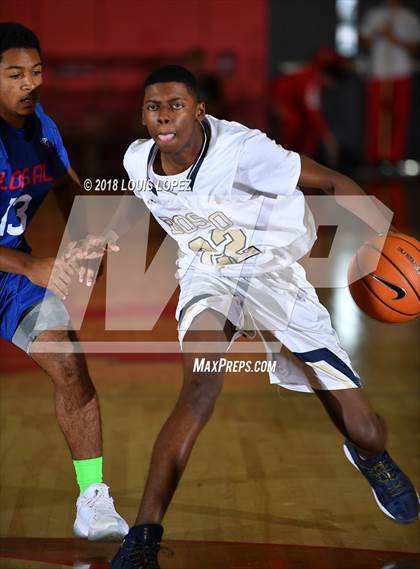 Thumbnail 2 in Los Alamitos vs. St. John Bosco (Nike Extravaganza) photogallery.