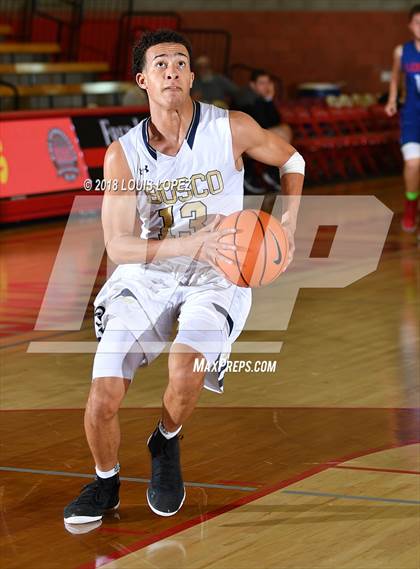 Thumbnail 2 in Los Alamitos vs. St. John Bosco (Nike Extravaganza) photogallery.