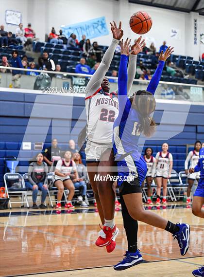 Thumbnail 2 in Madisonville vs Connally (UIL 4A Reg III Semifinal) photogallery.