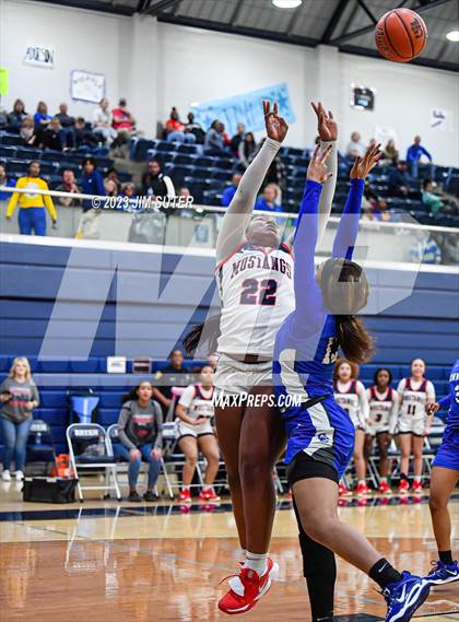 Thumbnail 3 in Madisonville vs Connally (UIL 4A Reg III Semifinal) photogallery.
