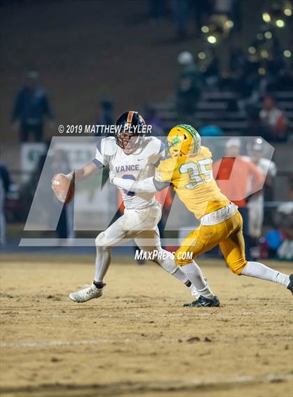Thumbnail 3 in Richmond vs Zebulon B. Vance (NCHSAA 4AA Western Regional Final) photogallery.