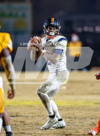 Thumbnail 2 in Richmond vs Zebulon B. Vance (NCHSAA 4AA Western Regional Final) photogallery.