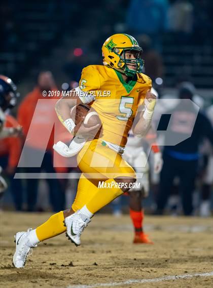 Thumbnail 1 in Richmond vs Zebulon B. Vance (NCHSAA 4AA Western Regional Final) photogallery.