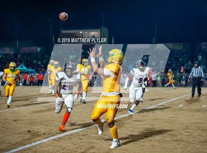Thumbnail 1 in Richmond vs Zebulon B. Vance (NCHSAA 4AA Western Regional Final) photogallery.