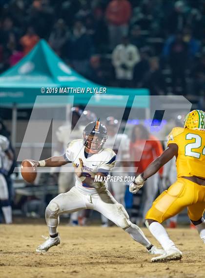 Thumbnail 2 in Richmond vs Zebulon B. Vance (NCHSAA 4AA Western Regional Final) photogallery.