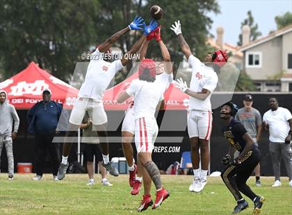 Thumbnail 3 in Mater Dei vs. Warren (Battle At The Beach) photogallery.