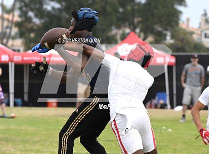 Thumbnail 2 in Mater Dei vs. Warren (Battle At The Beach) photogallery.