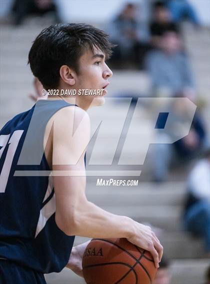 Thumbnail 2 in Archbishop Hoban vs. GlenOak photogallery.