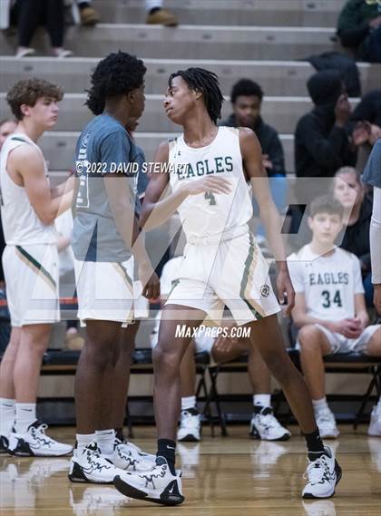 Thumbnail 2 in Archbishop Hoban vs. GlenOak photogallery.