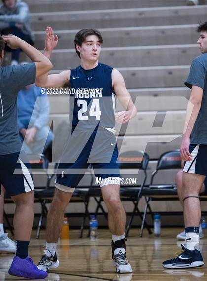 Thumbnail 2 in Archbishop Hoban vs. GlenOak photogallery.