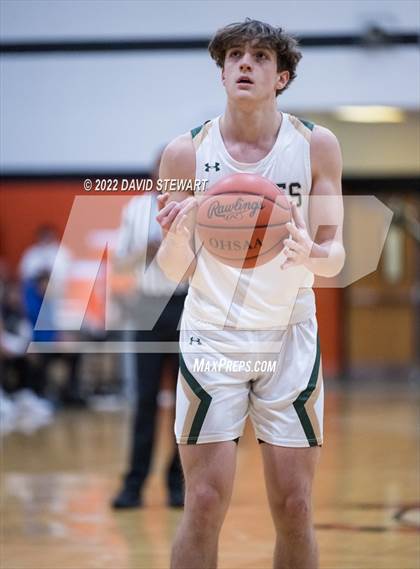 Thumbnail 3 in Archbishop Hoban vs. GlenOak photogallery.