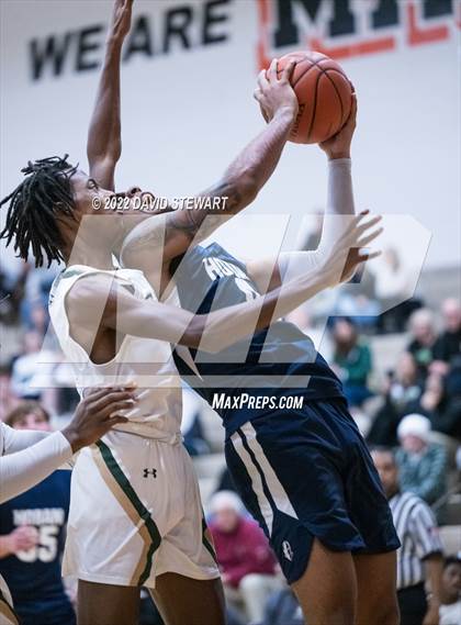 Thumbnail 3 in Archbishop Hoban vs. GlenOak photogallery.