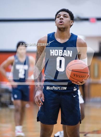 Thumbnail 3 in Archbishop Hoban vs. GlenOak photogallery.