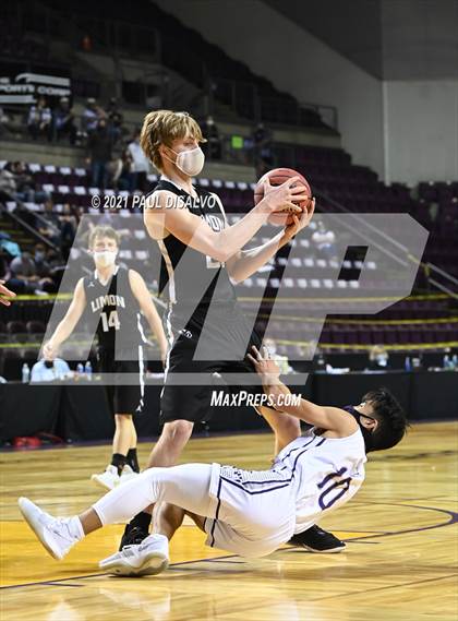 Thumbnail 3 in Limon vs. Wray (CHSAA 2A State Final) photogallery.
