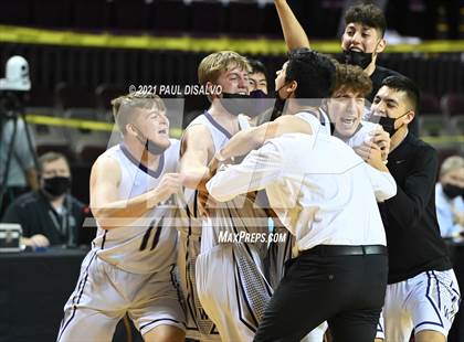 Thumbnail 2 in Limon vs. Wray (CHSAA 2A State Final) photogallery.