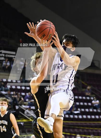 Thumbnail 1 in Limon vs. Wray (CHSAA 2A State Final) photogallery.