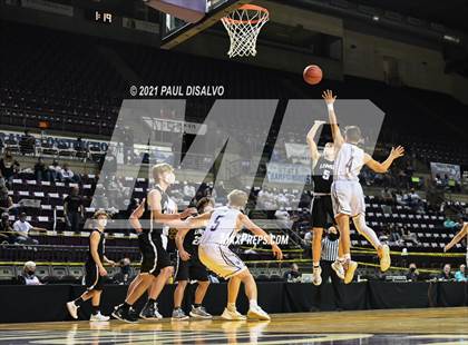 Thumbnail 3 in Limon vs. Wray (CHSAA 2A State Final) photogallery.