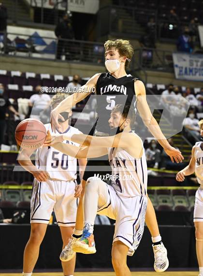 Thumbnail 2 in Limon vs. Wray (CHSAA 2A State Final) photogallery.