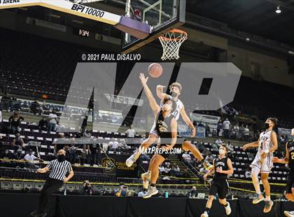 Thumbnail 3 in Limon vs. Wray (CHSAA 2A State Final) photogallery.