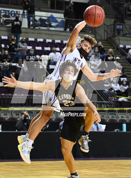 Thumbnail 3 in Limon vs. Wray (CHSAA 2A State Final) photogallery.