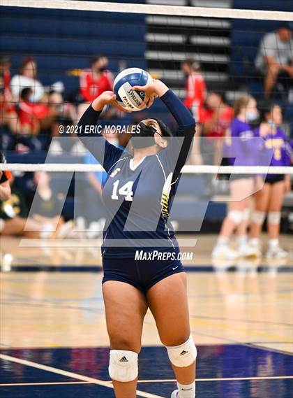 Thumbnail 3 in Sunnyside vs Selma (Sunnyside Invitational) photogallery.