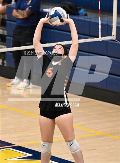 Thumbnail 2 in Sunnyside vs Selma (Sunnyside Invitational) photogallery.