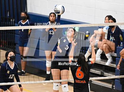 Thumbnail 3 in Sunnyside vs Selma (Sunnyside Invitational) photogallery.